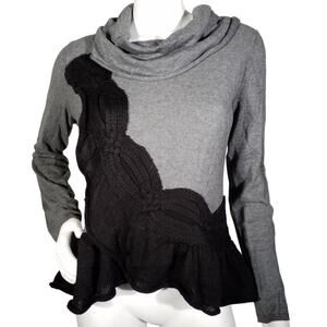 Moth Long Sleeve Top – Gray/Black – Size M